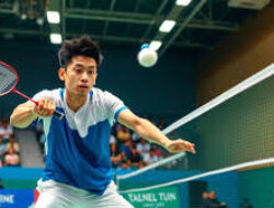 Strategi Menyerang Badminton Dengan Kombinasi Smash, Drive, Dan Drop Shot Akurat