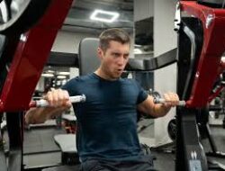Latihan Gym Fokus Upper Body Untuk Membentuk Otot Dada Dan Bahu