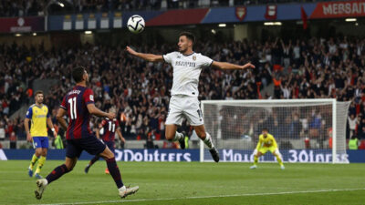 Teknik Menghalau Bola Udara Bagi Pemain Belakang Agar Gawang Tetap Aman